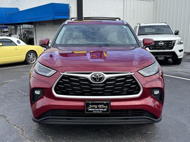 used 2022 Toyota Highlander car, priced at $40,907