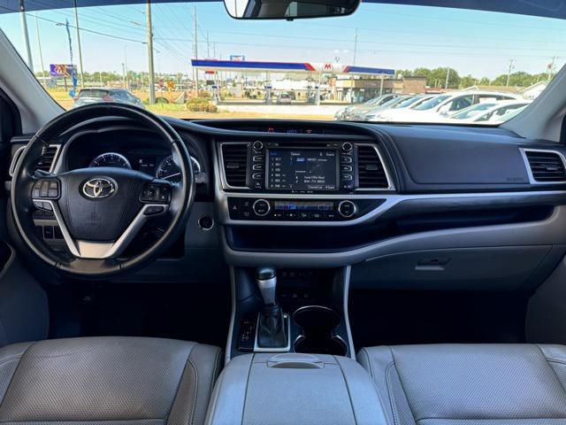 used 2018 Toyota Highlander car, priced at $23,834