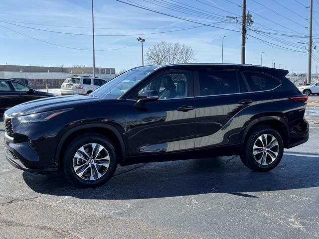 used 2023 Toyota Highlander car, priced at $37,887