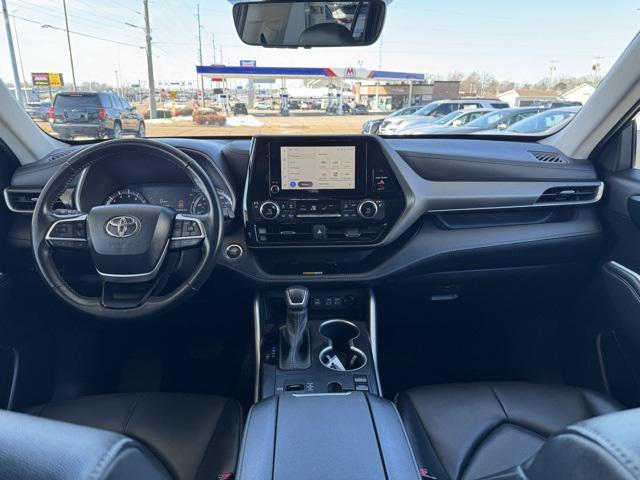 used 2023 Toyota Highlander car, priced at $37,887