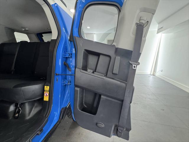used 2007 Toyota FJ Cruiser car, priced at $9,995