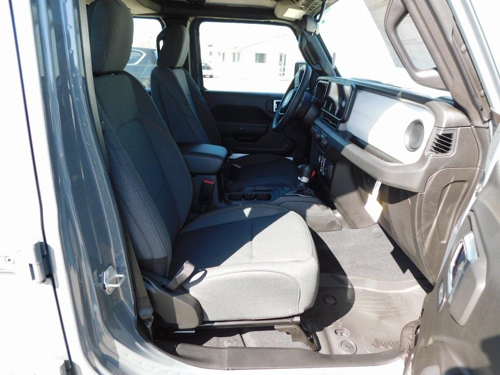 new 2025 Jeep Wrangler car, priced at $42,141