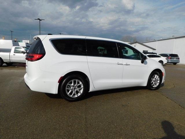 new 2025 Chrysler Pacifica car, priced at $40,995