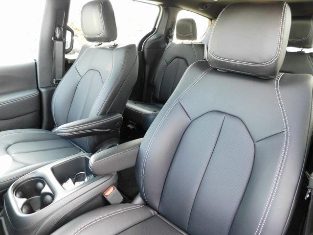 new 2025 Chrysler Pacifica car, priced at $40,995