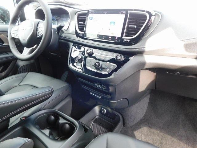 new 2025 Chrysler Pacifica car, priced at $40,995