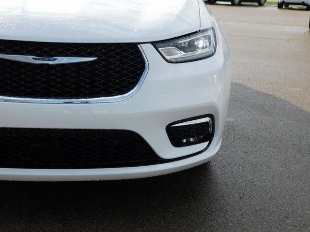 new 2025 Chrysler Pacifica car, priced at $40,995