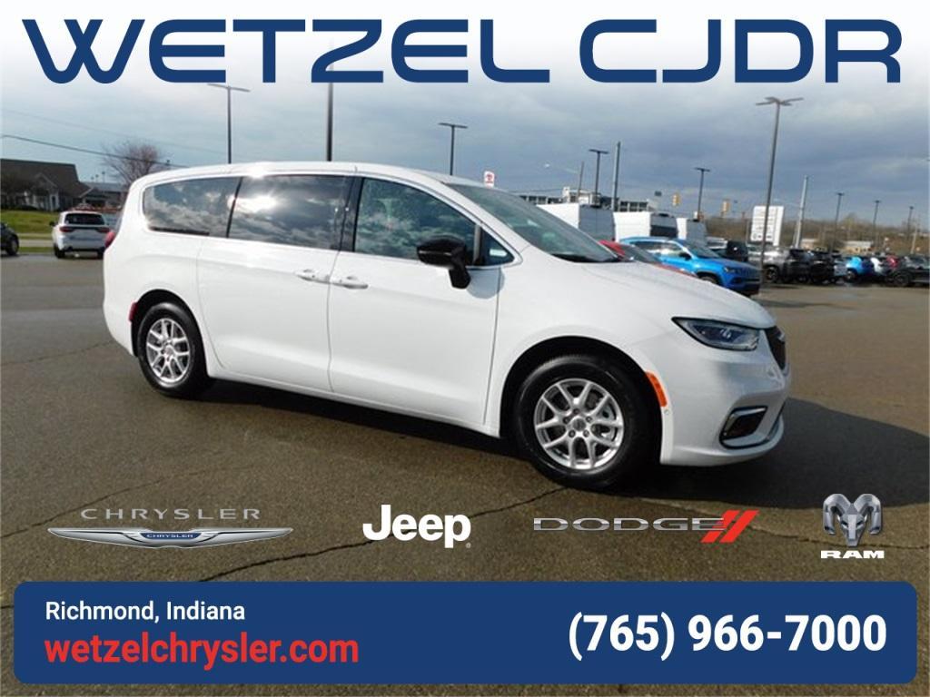 new 2025 Chrysler Pacifica car, priced at $40,995