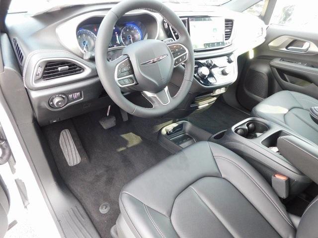 new 2025 Chrysler Pacifica car, priced at $40,995
