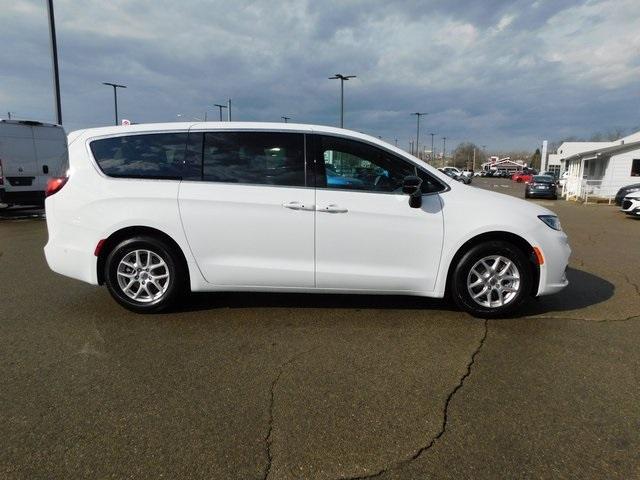 new 2025 Chrysler Pacifica car, priced at $40,995
