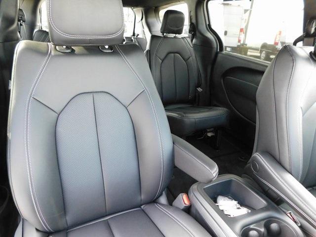 new 2025 Chrysler Pacifica car, priced at $40,995