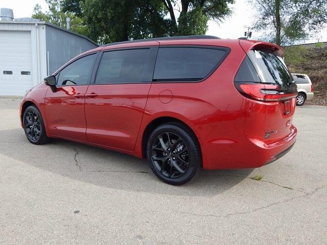 new 2024 Chrysler Pacifica car, priced at $40,298