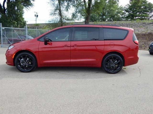 new 2024 Chrysler Pacifica car, priced at $40,298