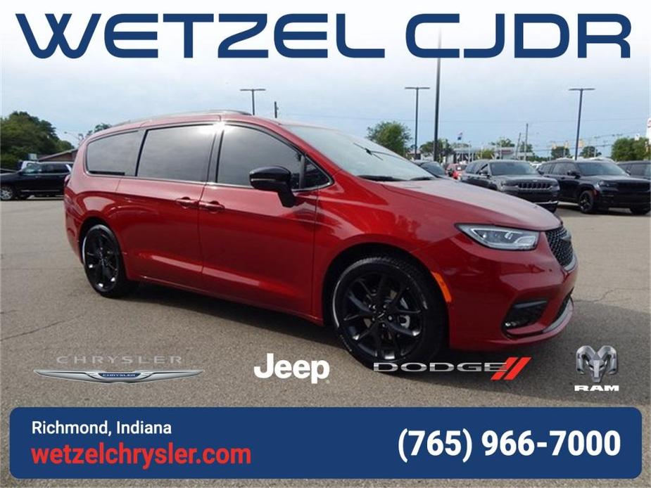 new 2024 Chrysler Pacifica car, priced at $40,298