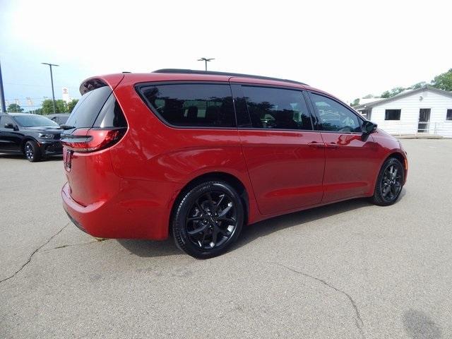 new 2024 Chrysler Pacifica car, priced at $40,298