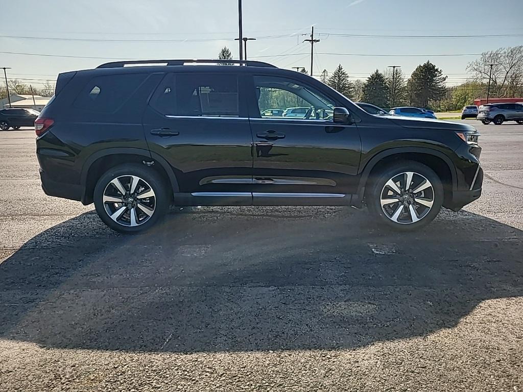 new 2025 Honda Pilot car, priced at $51,050
