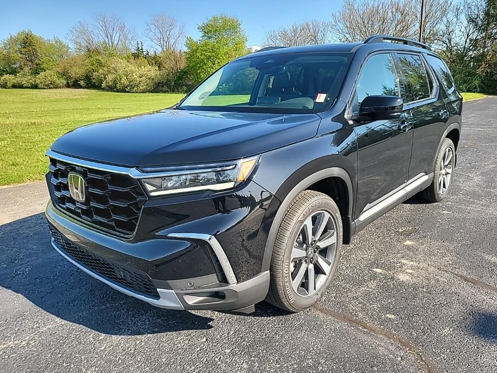 new 2025 Honda Pilot car, priced at $51,050