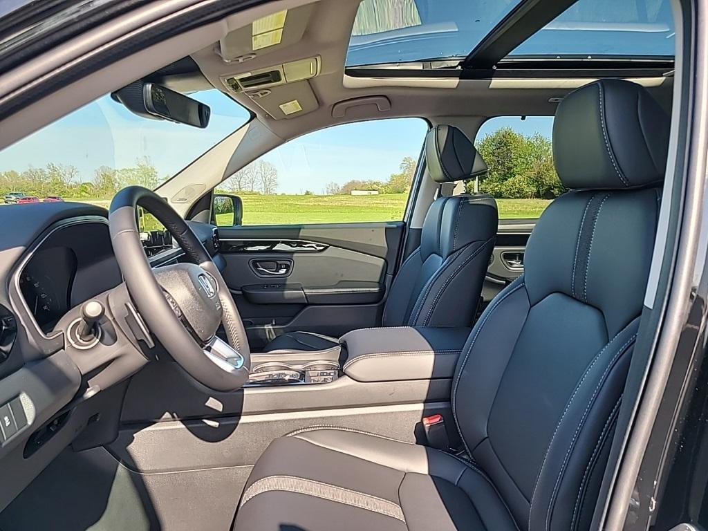 new 2025 Honda Pilot car, priced at $51,050
