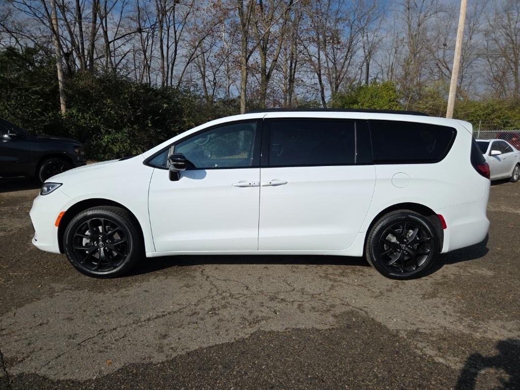 new 2026 Chrysler Pacifica car, priced at $44,995