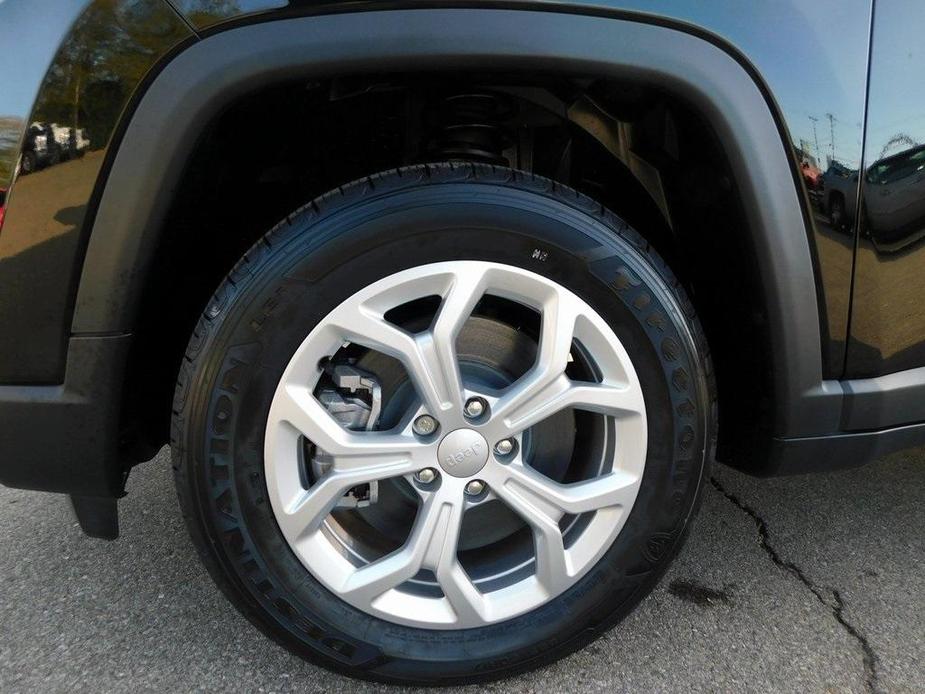 new 2024 Jeep Compass car, priced at $25,995