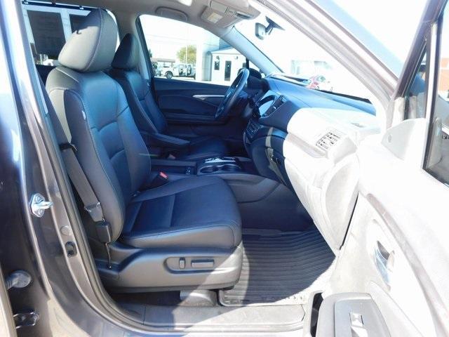 used 2022 Honda Pilot car, priced at $32,000