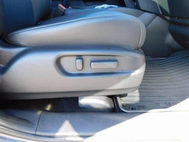 used 2022 Honda Pilot car, priced at $32,000