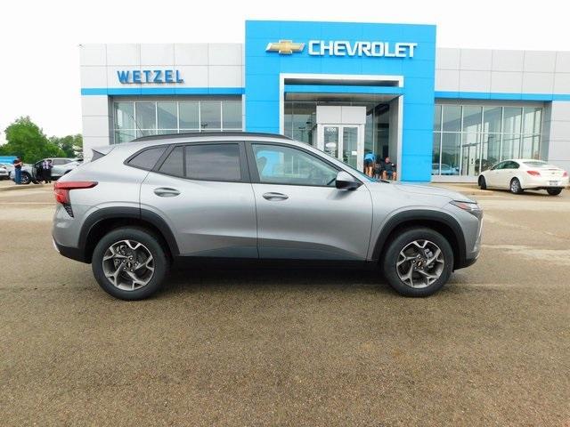 new 2025 Chevrolet Trax car, priced at $26,010