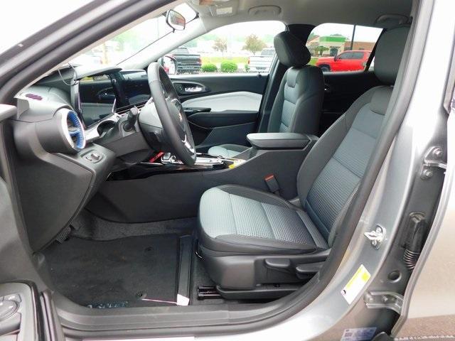 new 2025 Chevrolet Trax car, priced at $26,010