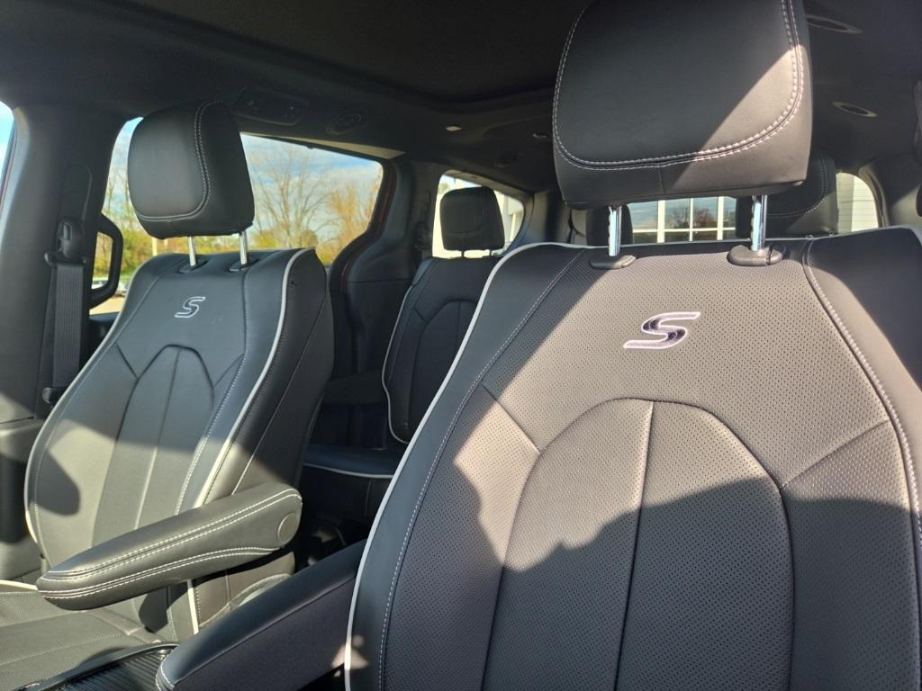 new 2026 Chrysler Pacifica car, priced at $45,254