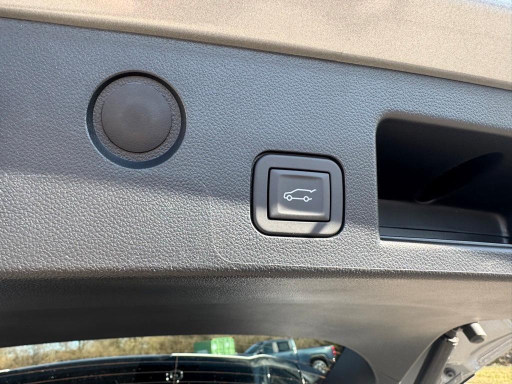 new 2025 Chevrolet Equinox car, priced at $32,680