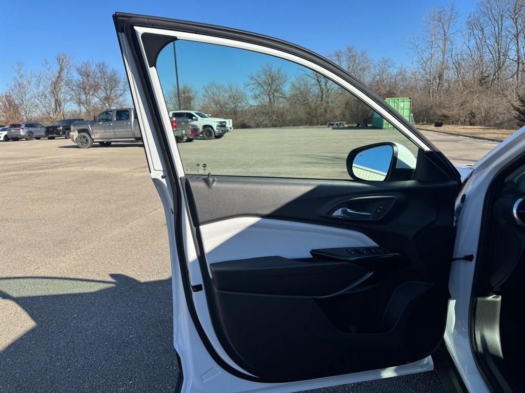 new 2025 Chevrolet Trax car, priced at $25,425