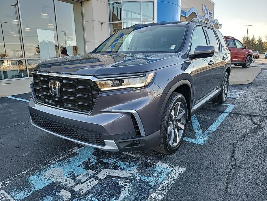 new 2025 Honda Pilot car, priced at $54,475