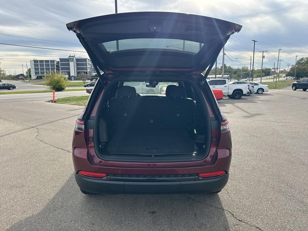 new 2025 Jeep Grand Cherokee car, priced at $46,125