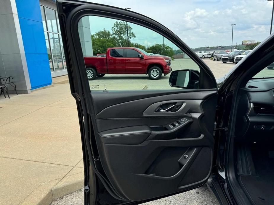 used 2023 Chevrolet Traverse car, priced at $30,488