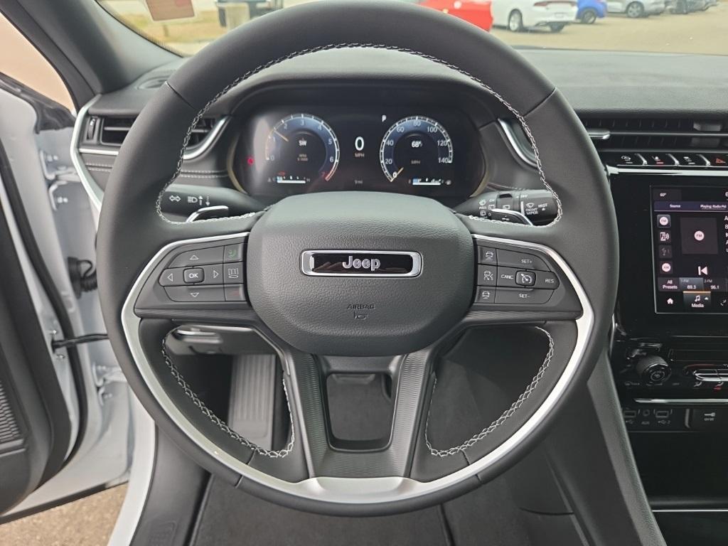 new 2025 Jeep Grand Cherokee car, priced at $35,995