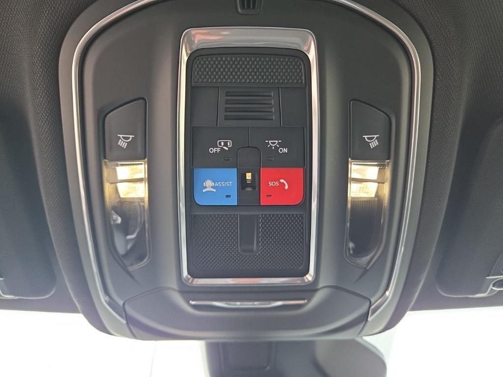 new 2025 Jeep Grand Cherokee car, priced at $35,995