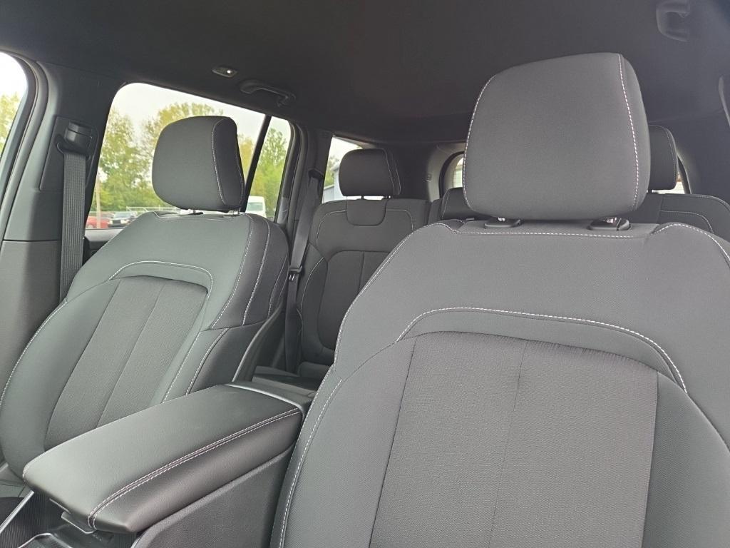 new 2025 Jeep Grand Cherokee car, priced at $35,995