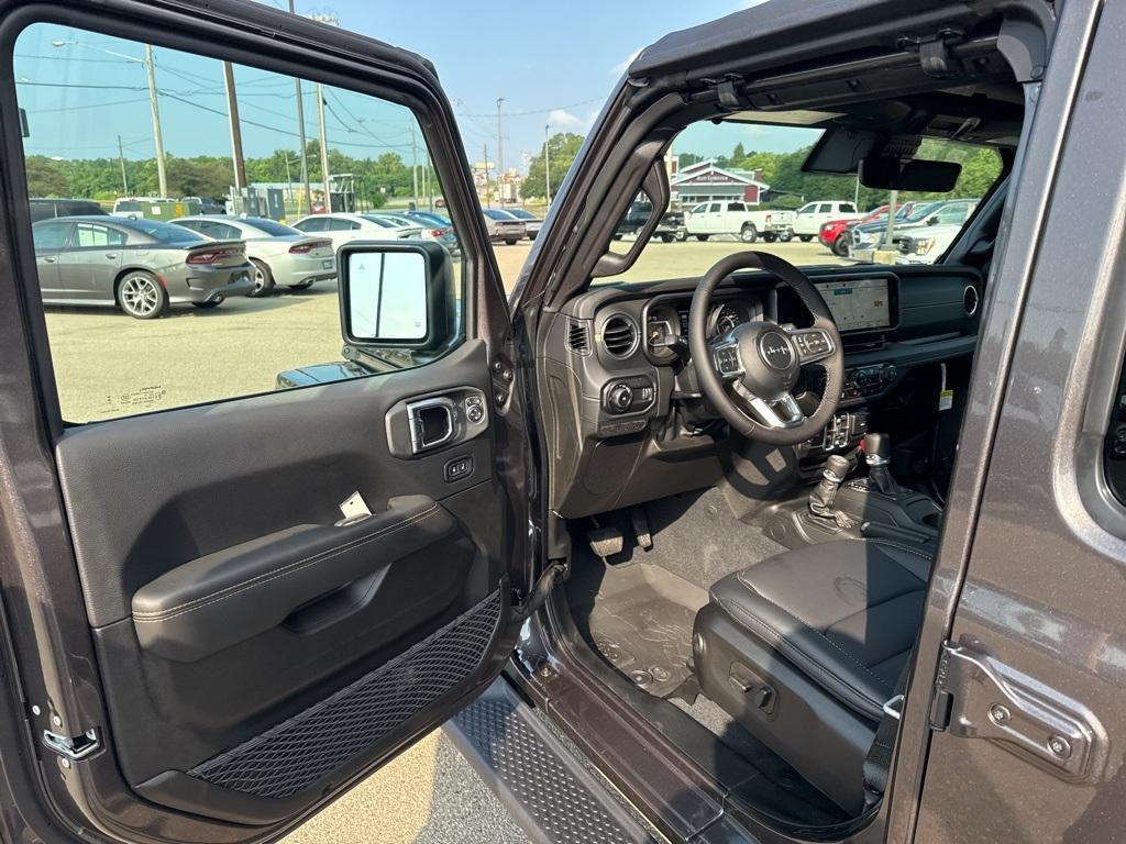 new 2025 Jeep Wrangler car, priced at $54,720