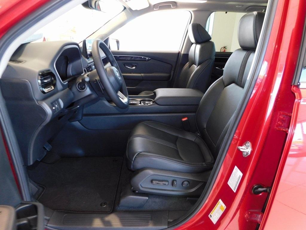 new 2025 Honda Pilot car, priced at $48,803