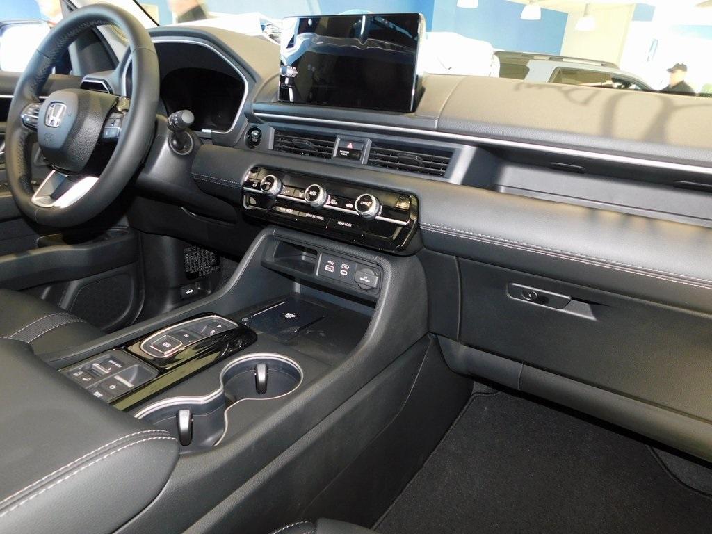 new 2025 Honda Pilot car, priced at $48,803