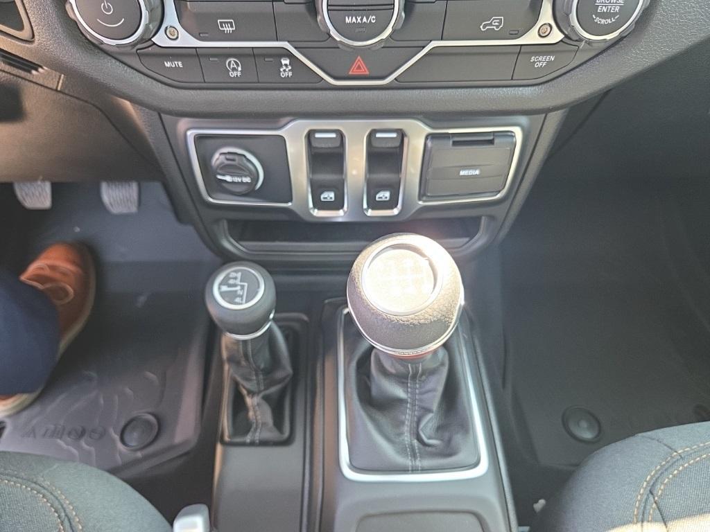 new 2025 Jeep Wrangler car, priced at $37,837
