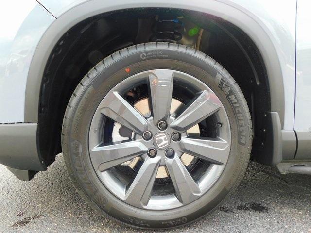 new 2025 Honda Pilot car, priced at $42,988
