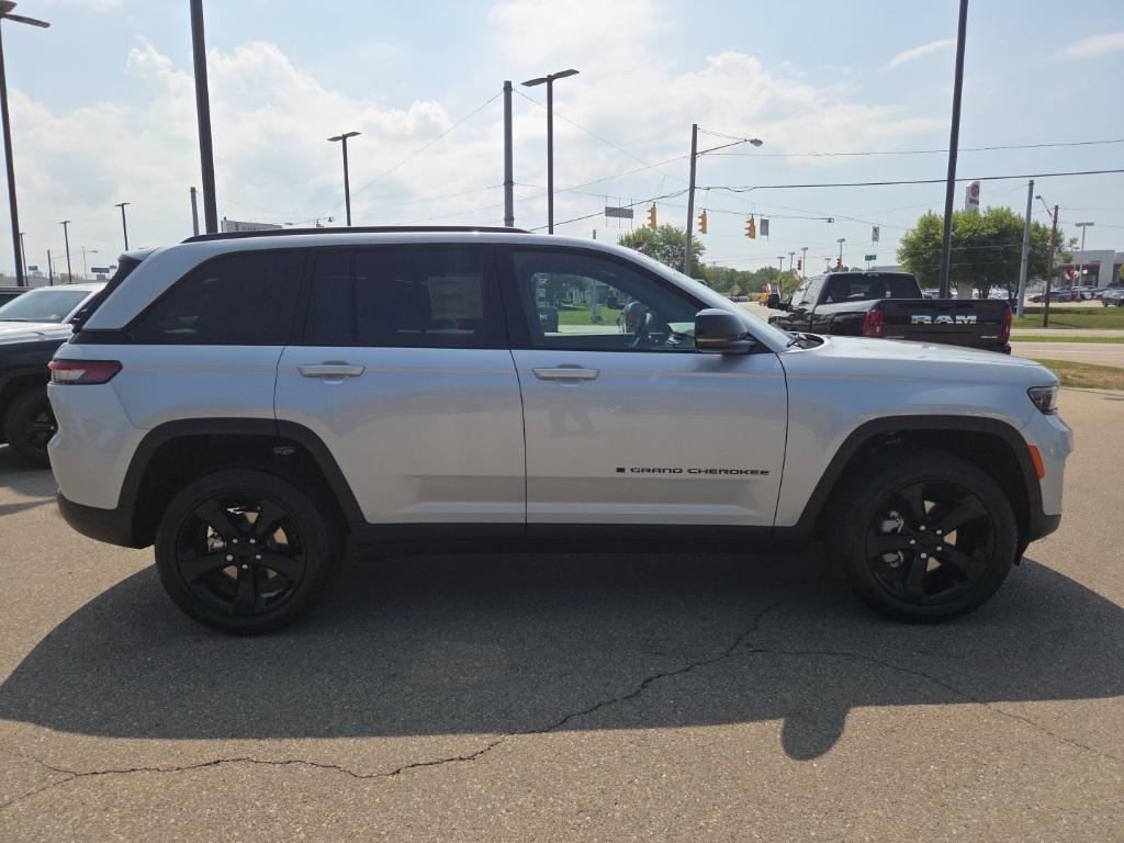 new 2025 Jeep Grand Cherokee car, priced at $45,318