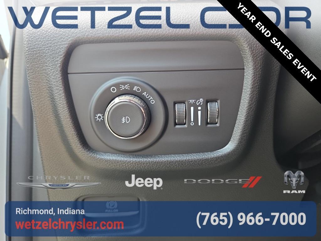new 2025 Jeep Grand Cherokee car, priced at $40,918