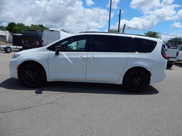 new 2024 Chrysler Pacifica car, priced at $47,995