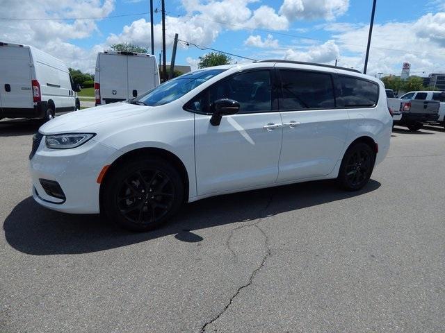 new 2024 Chrysler Pacifica car, priced at $47,995