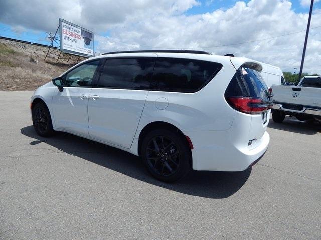 new 2024 Chrysler Pacifica car, priced at $47,995