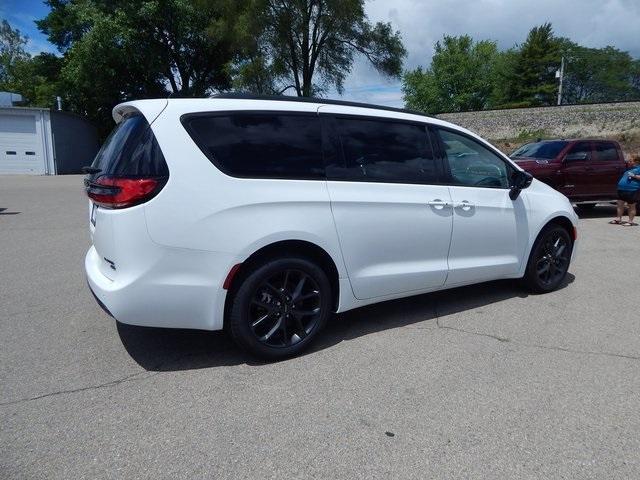 new 2024 Chrysler Pacifica car, priced at $47,995