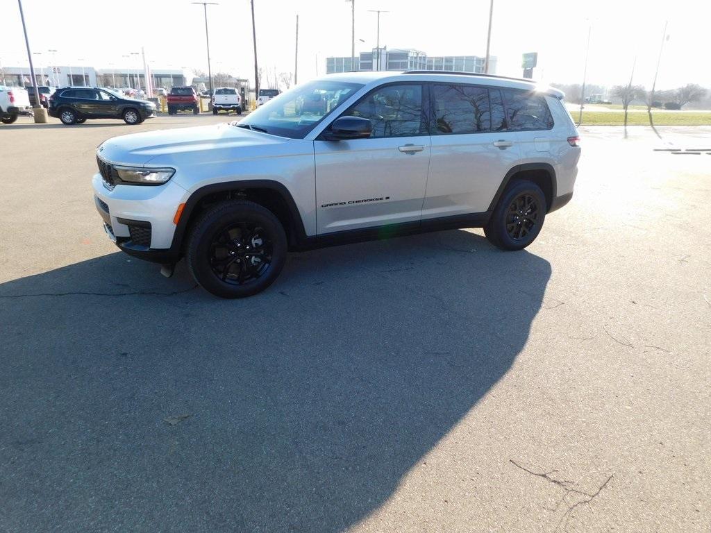 new 2024 Jeep Grand Cherokee L car, priced at $40,750