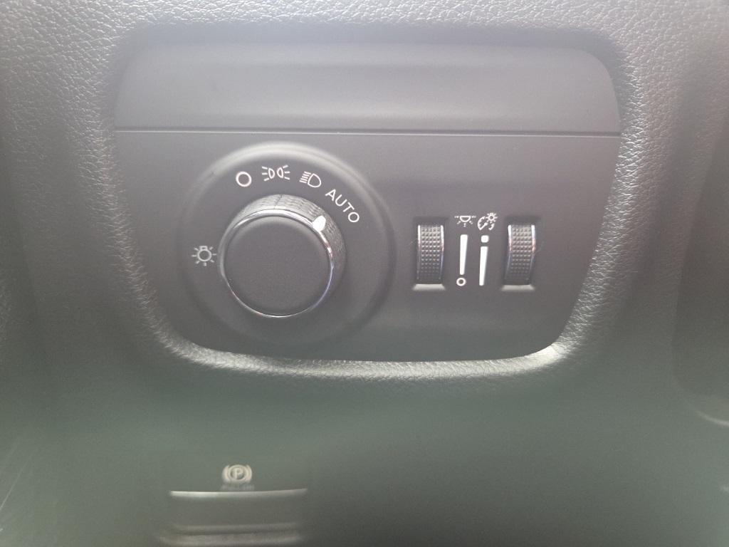 new 2025 Jeep Grand Cherokee car, priced at $39,296