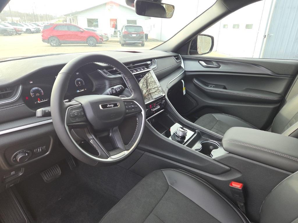 new 2025 Jeep Grand Cherokee car, priced at $39,296